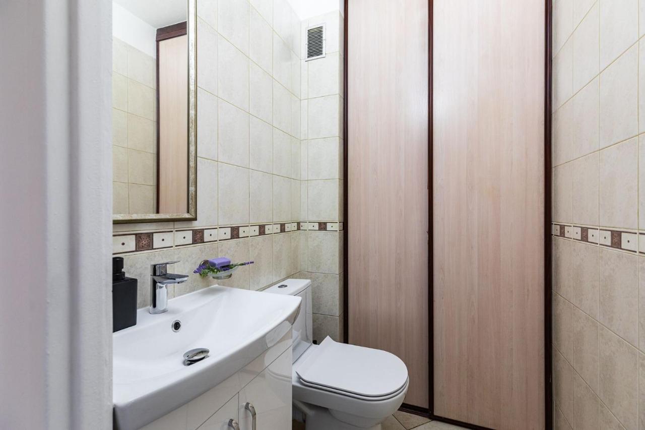 Room, Pirenejska 20 Cozy Rooms Warszawa Eksteriør billede