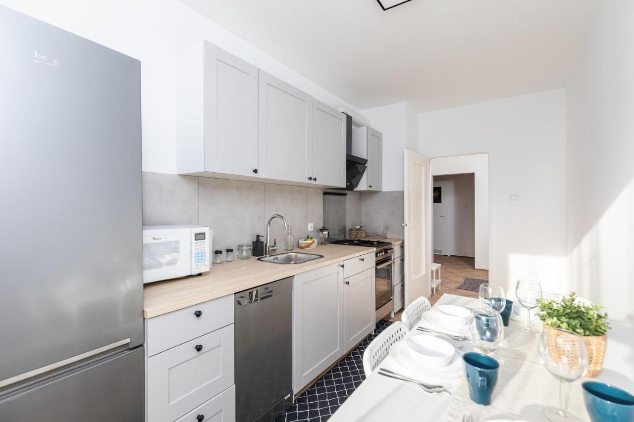 Room, Pirenejska 20 Cozy Rooms Warszawa Eksteriør billede