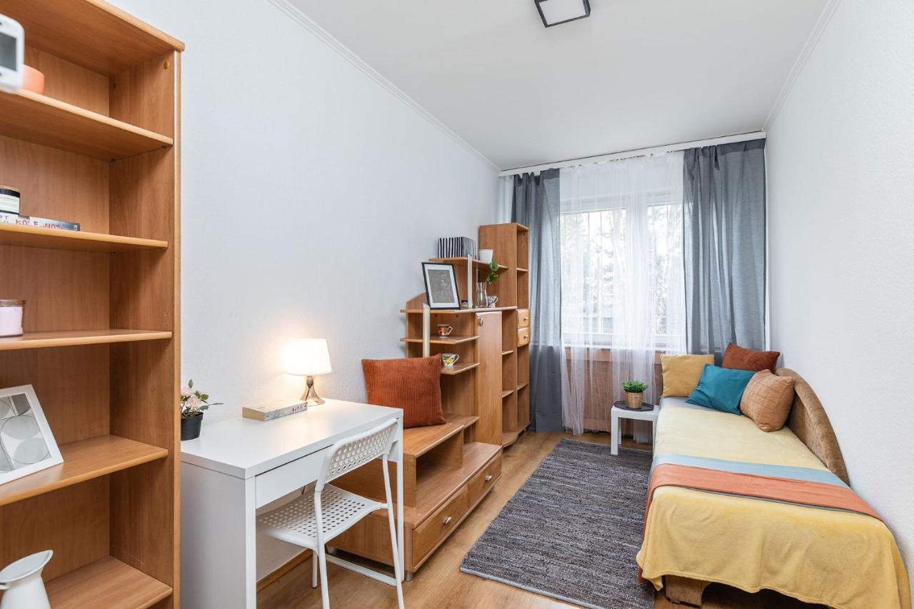 Room, Pirenejska 20 Cozy Rooms Warszawa Eksteriør billede