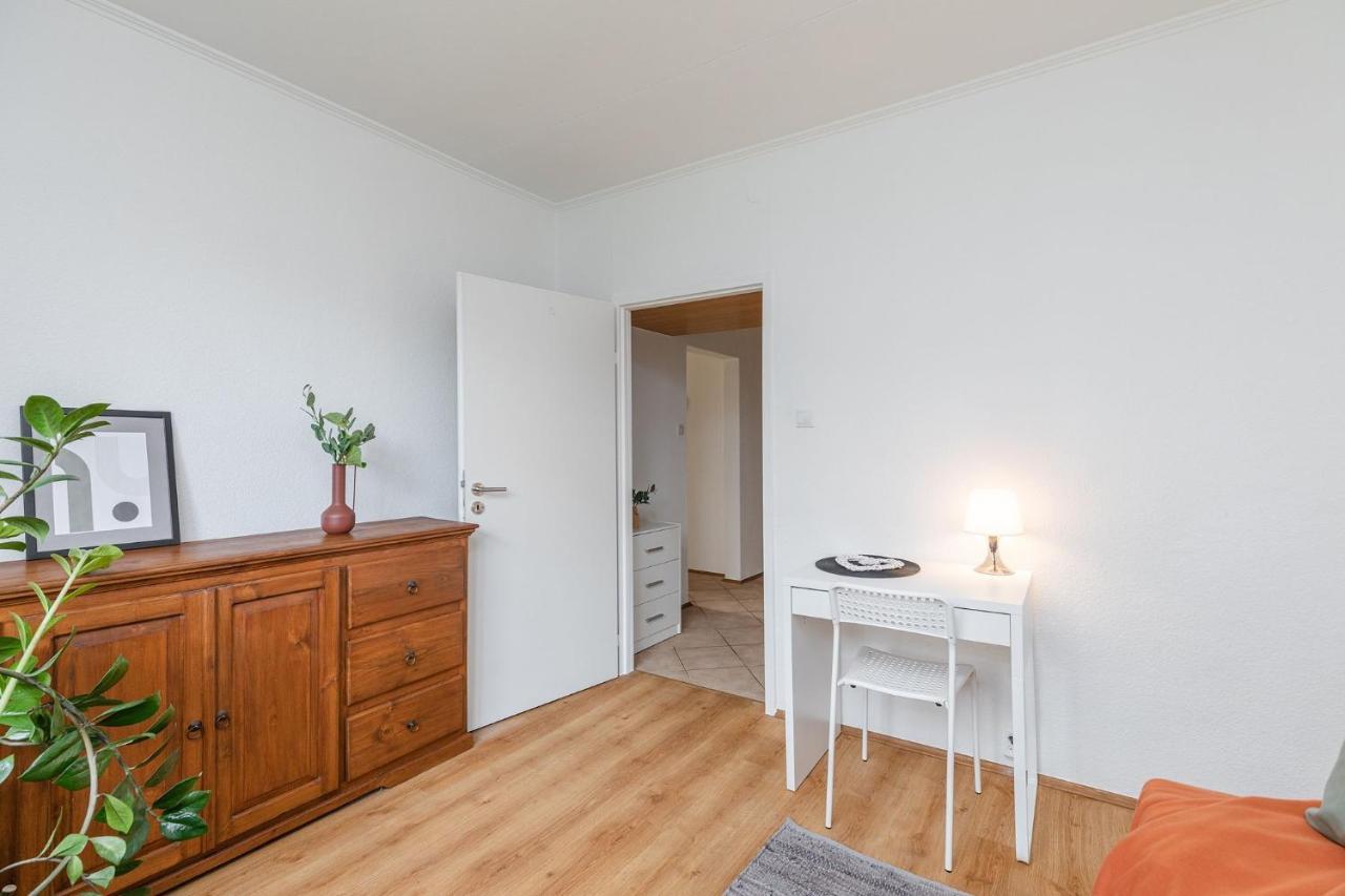 Room, Pirenejska 20 Cozy Rooms Warszawa Eksteriør billede